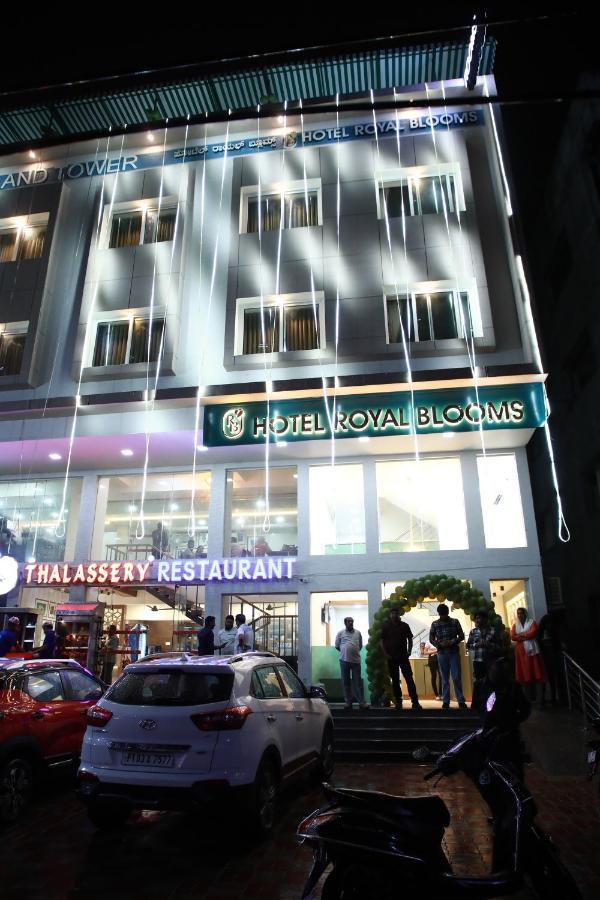 Hotel Royal Blooms Bangalore Esterno foto