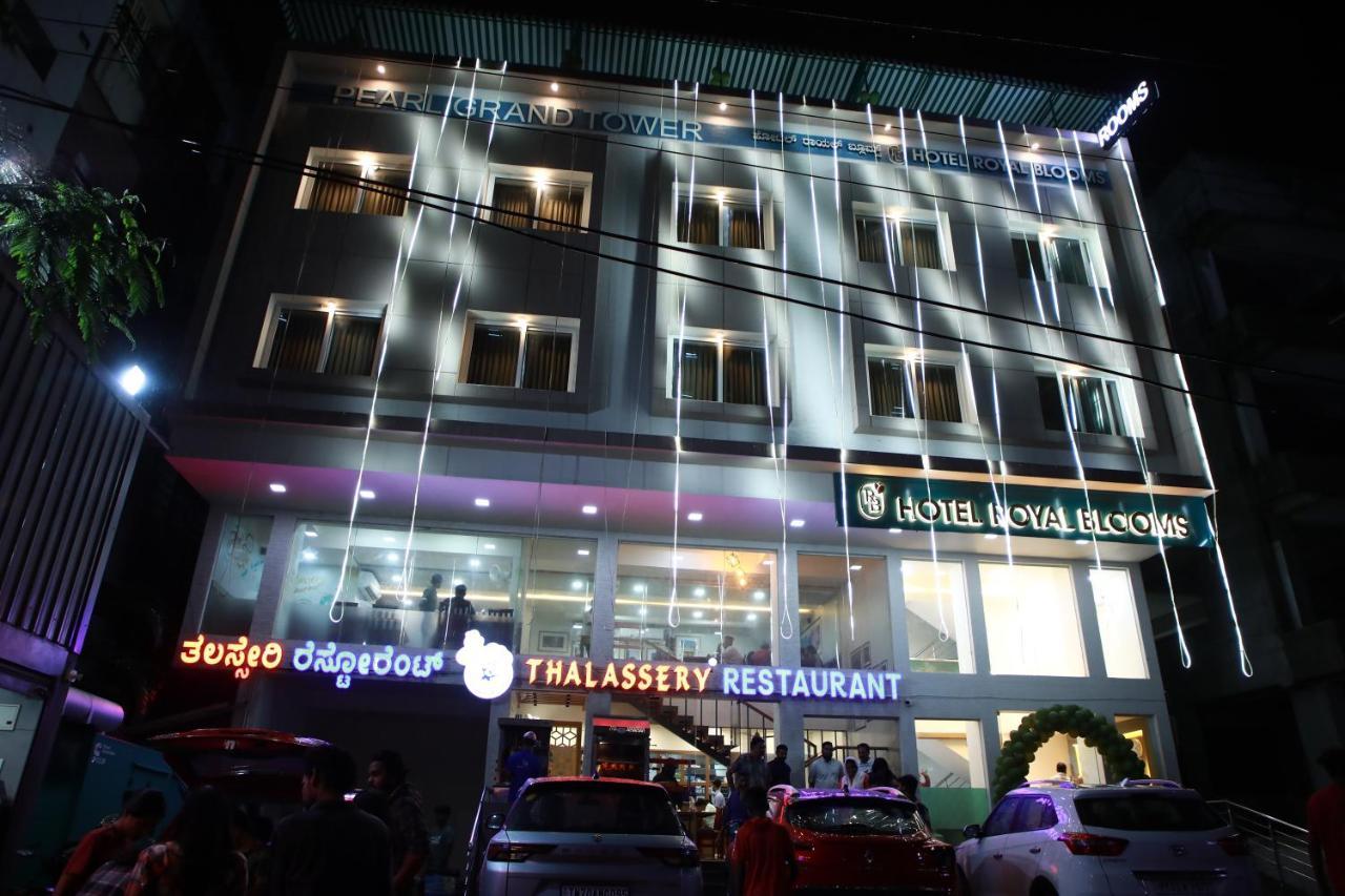 Hotel Royal Blooms Bangalore Esterno foto